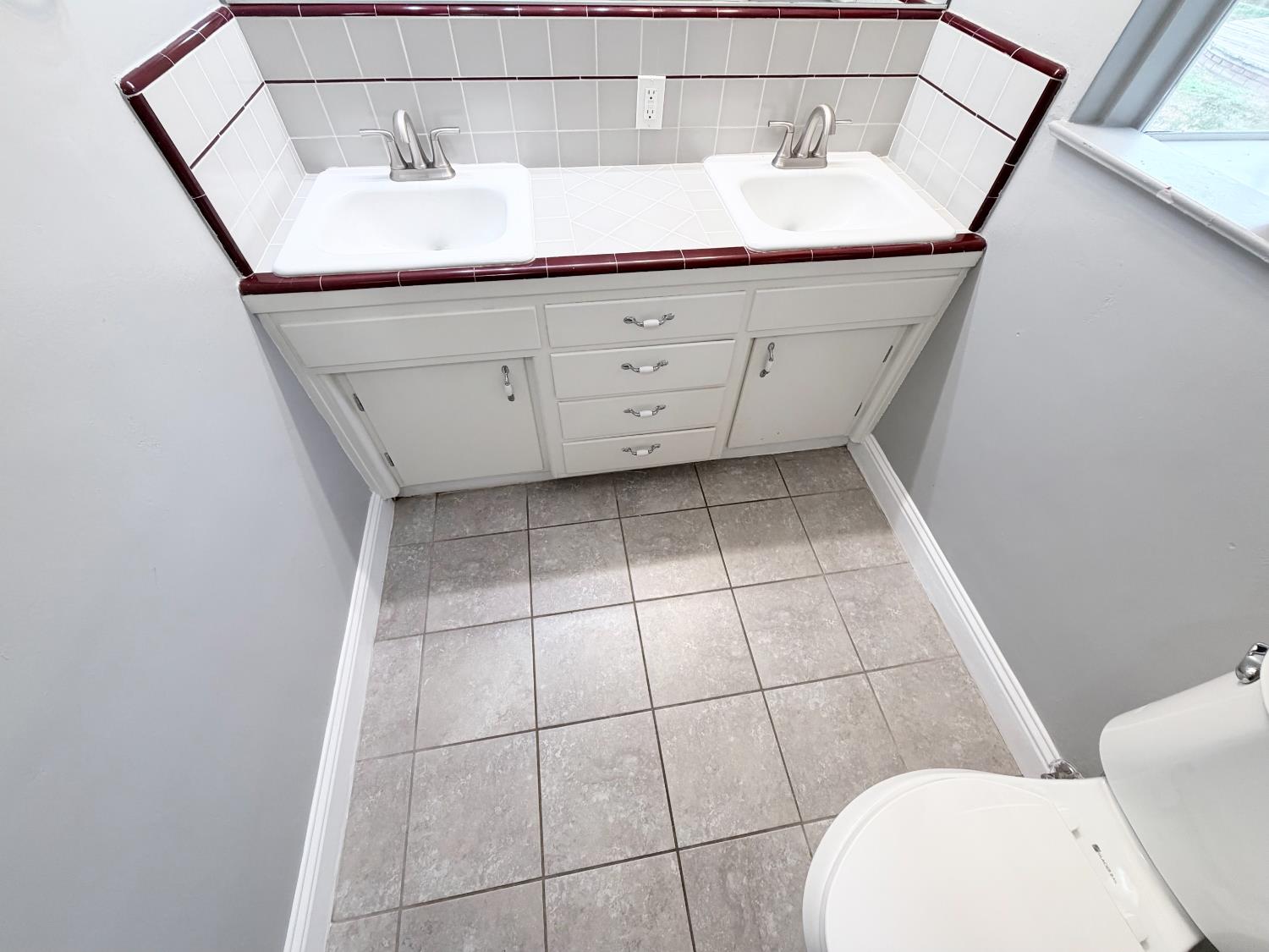 1328 Loftus Ln, Fresno, CA 93710