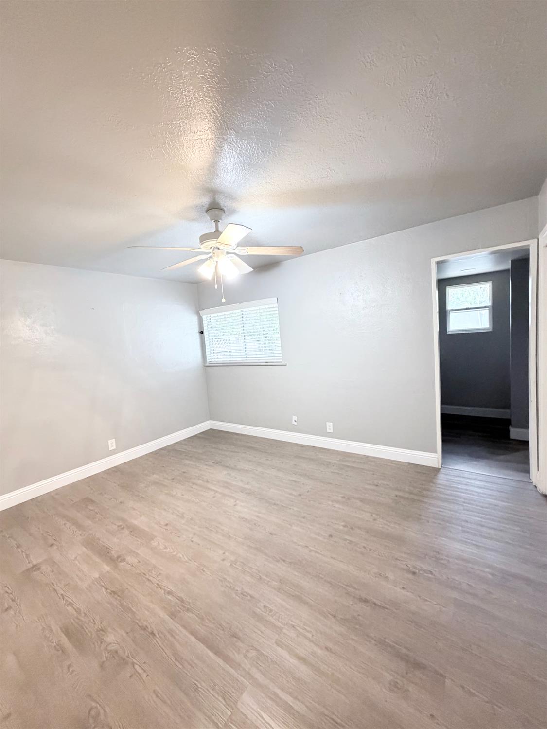 1328 Loftus Ln, Fresno, CA 93710