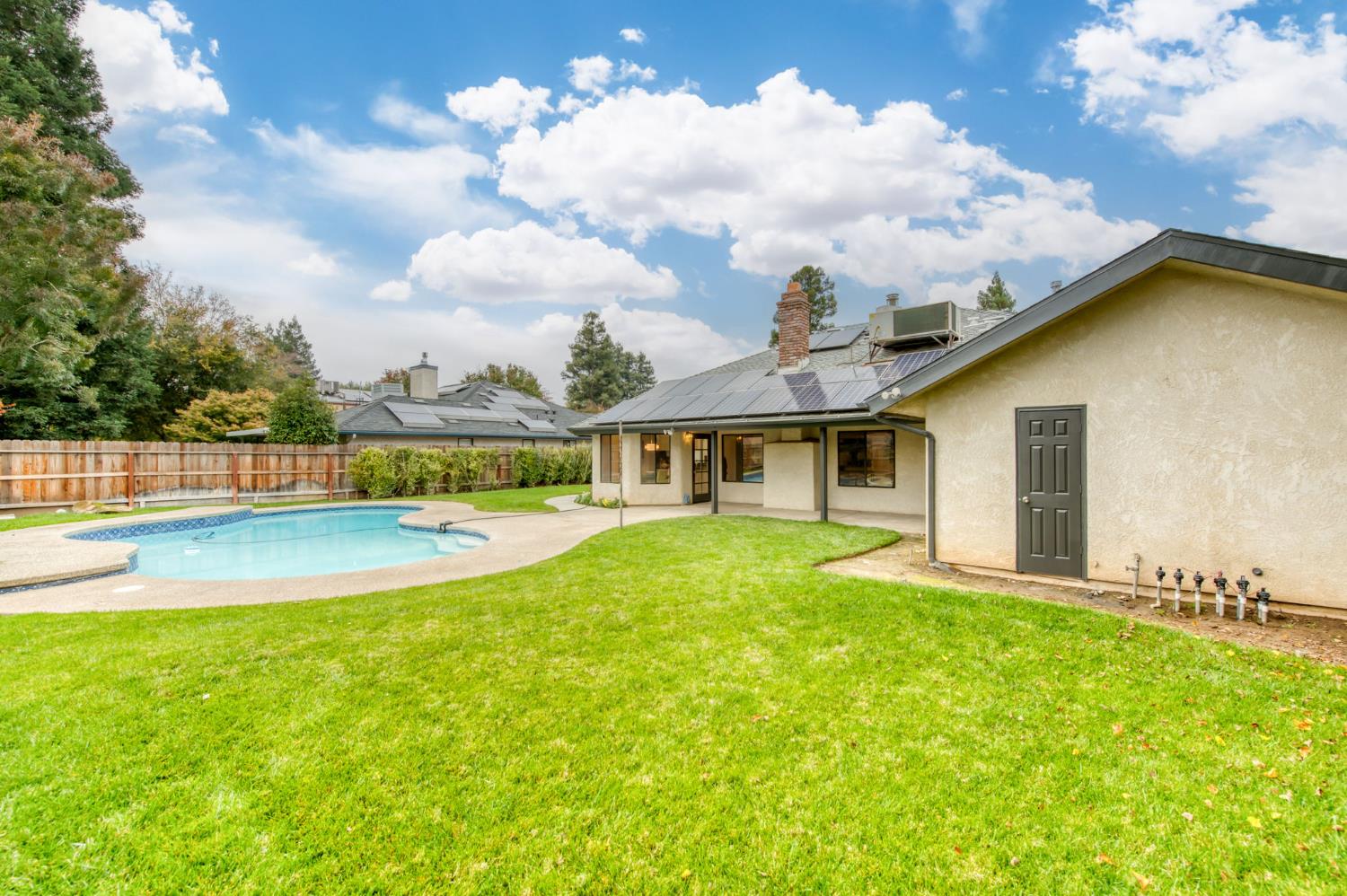 1377 E El Paso Ave, Fresno, CA 93720