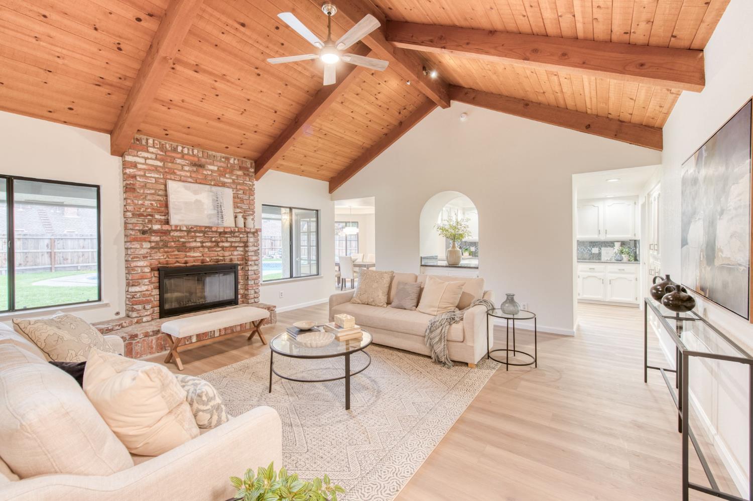 1377 E El Paso Ave, Fresno, CA 93720