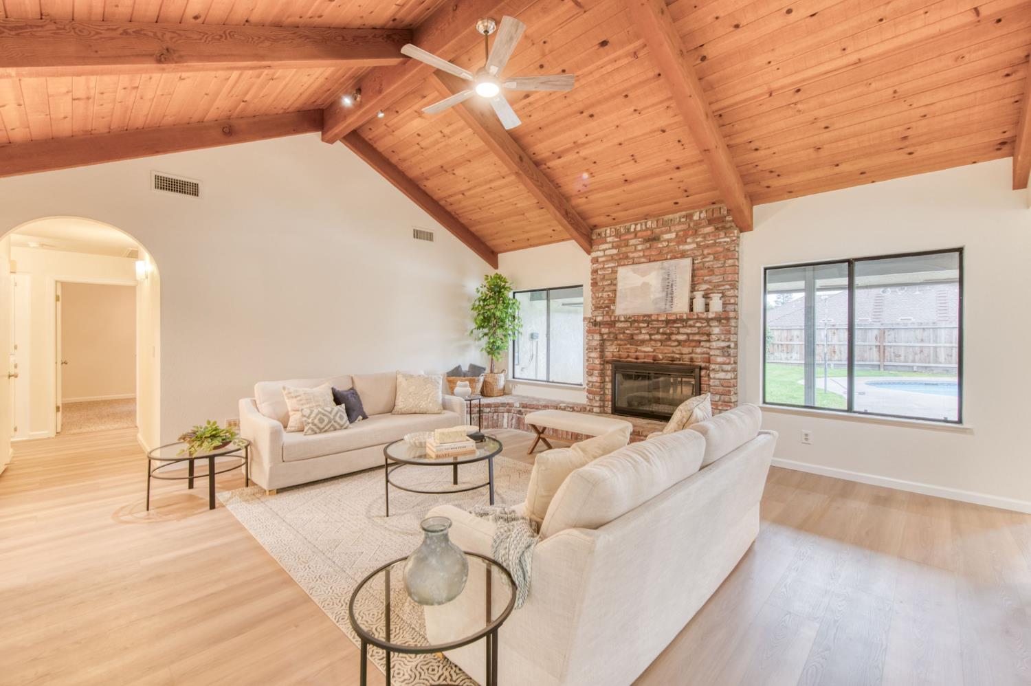 1377 E El Paso Ave, Fresno, CA 93720