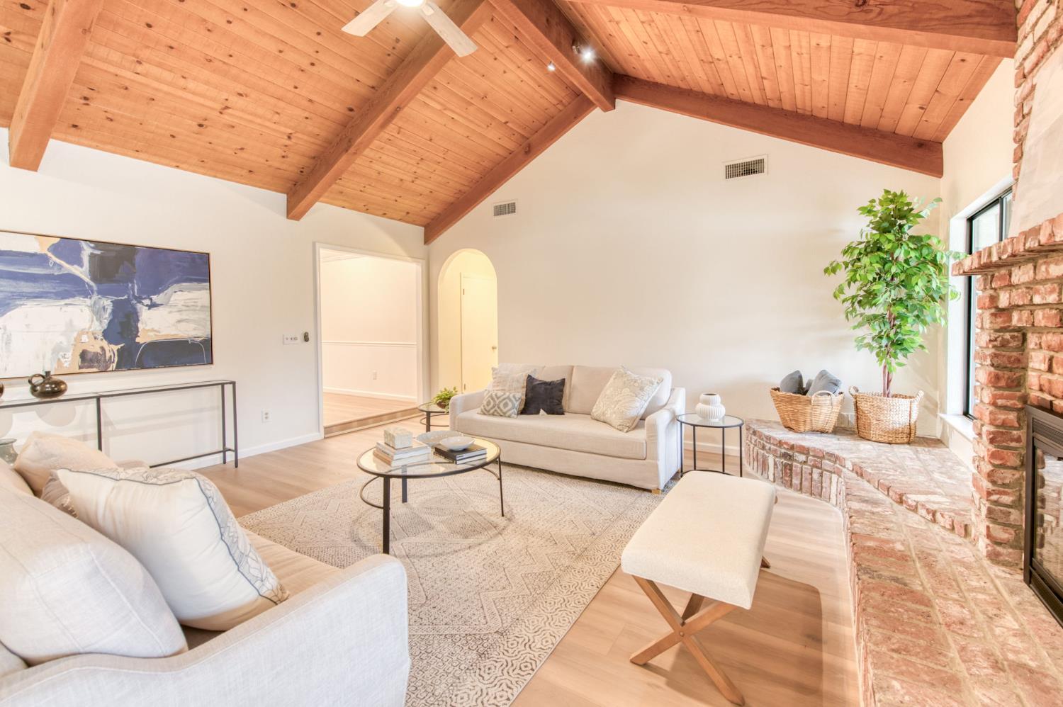 1377 E El Paso Ave, Fresno, CA 93720