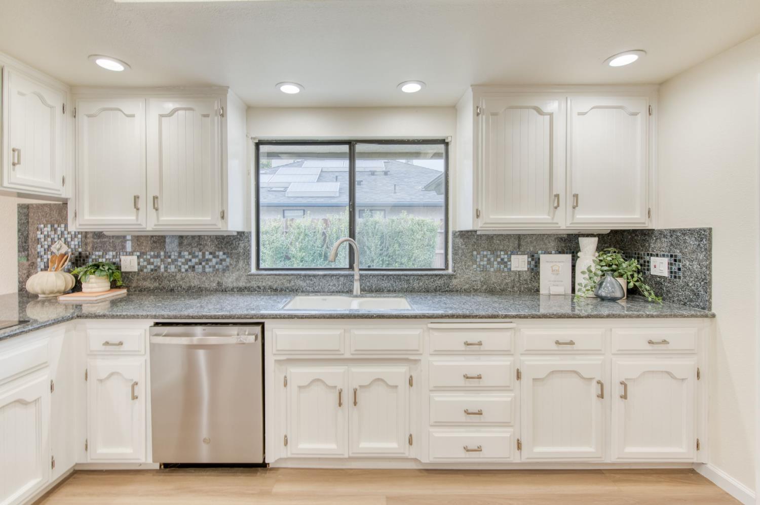 1377 E El Paso Ave, Fresno, CA 93720