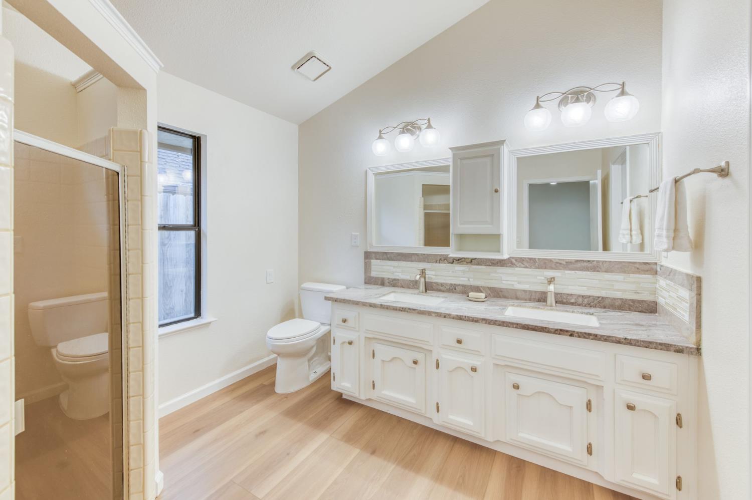 1377 E El Paso Ave, Fresno, CA 93720