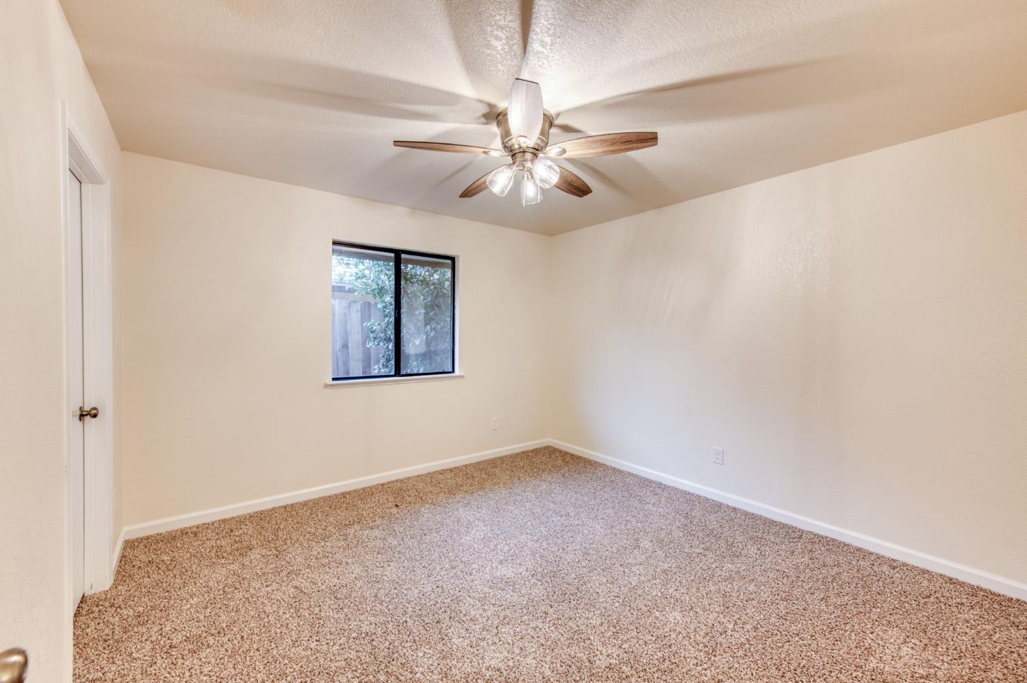 1377 E El Paso Ave, Fresno, CA 93720