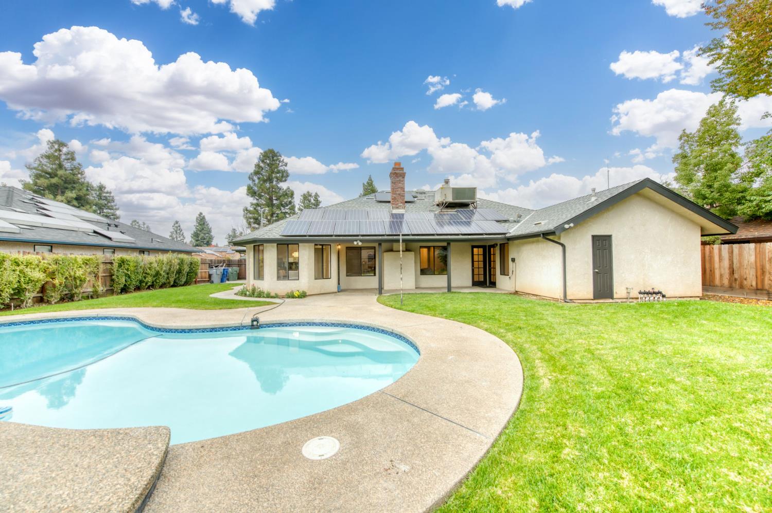 1377 E El Paso Ave, Fresno, CA 93720