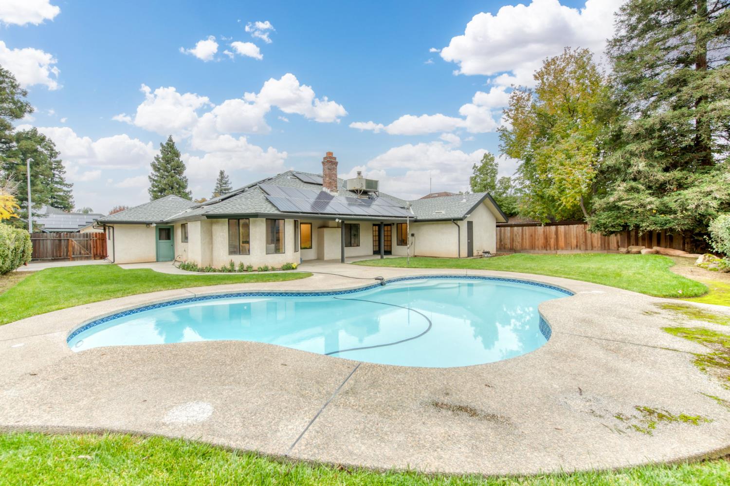 1377 E El Paso Ave, Fresno, CA 93720