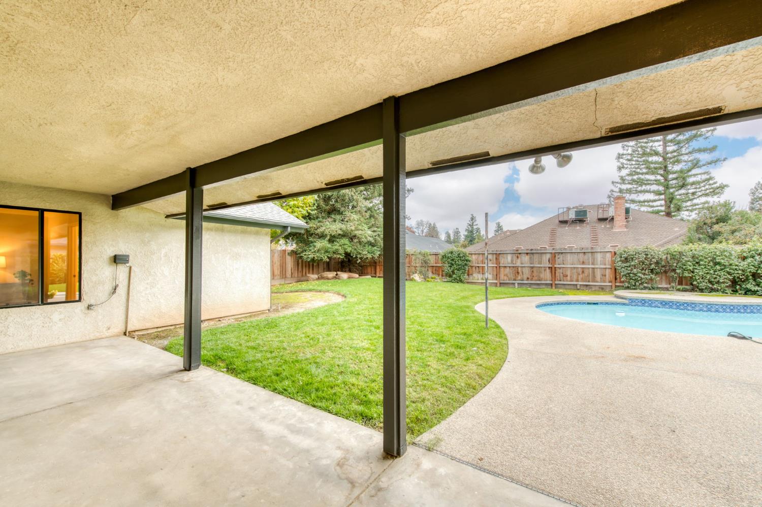 1377 E El Paso Ave, Fresno, CA 93720