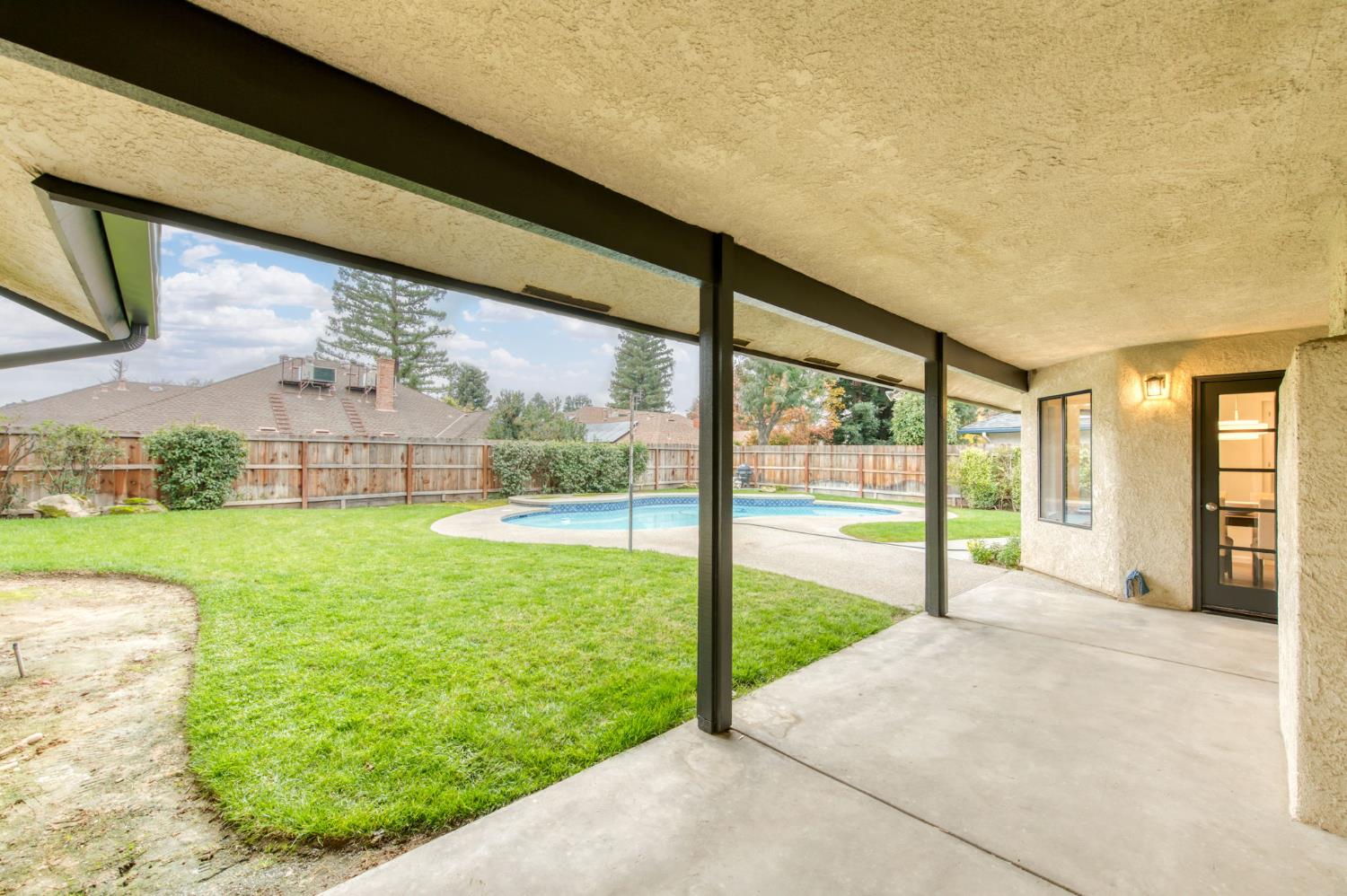 1377 E El Paso Ave, Fresno, CA 93720