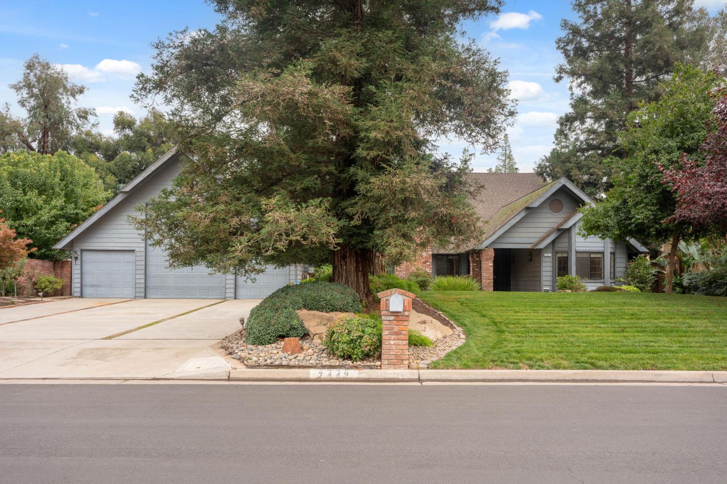 7442 N Tahan Ave, Fresno, CA 93711