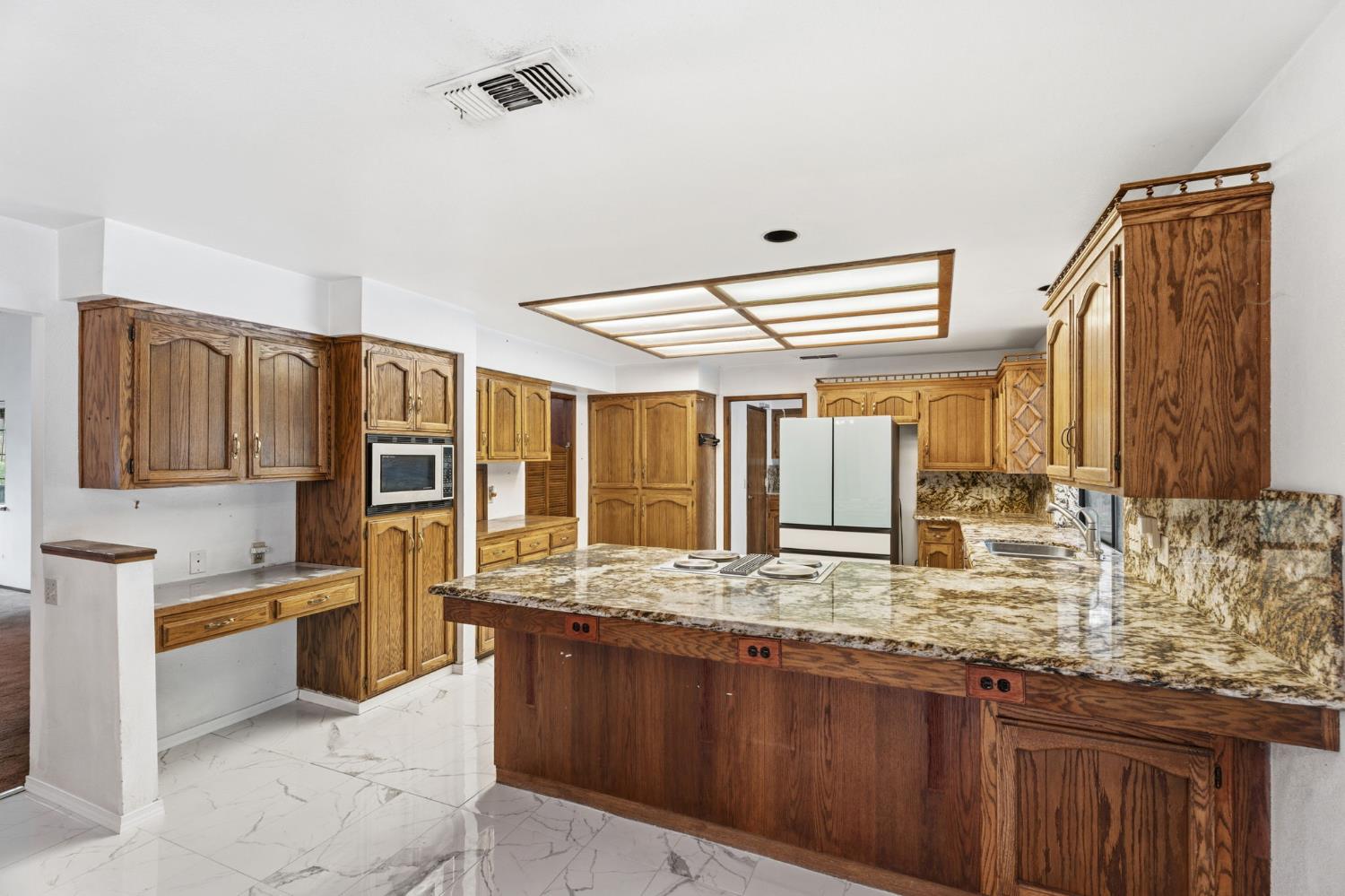 7442 N Tahan Ave, Fresno, CA 93711