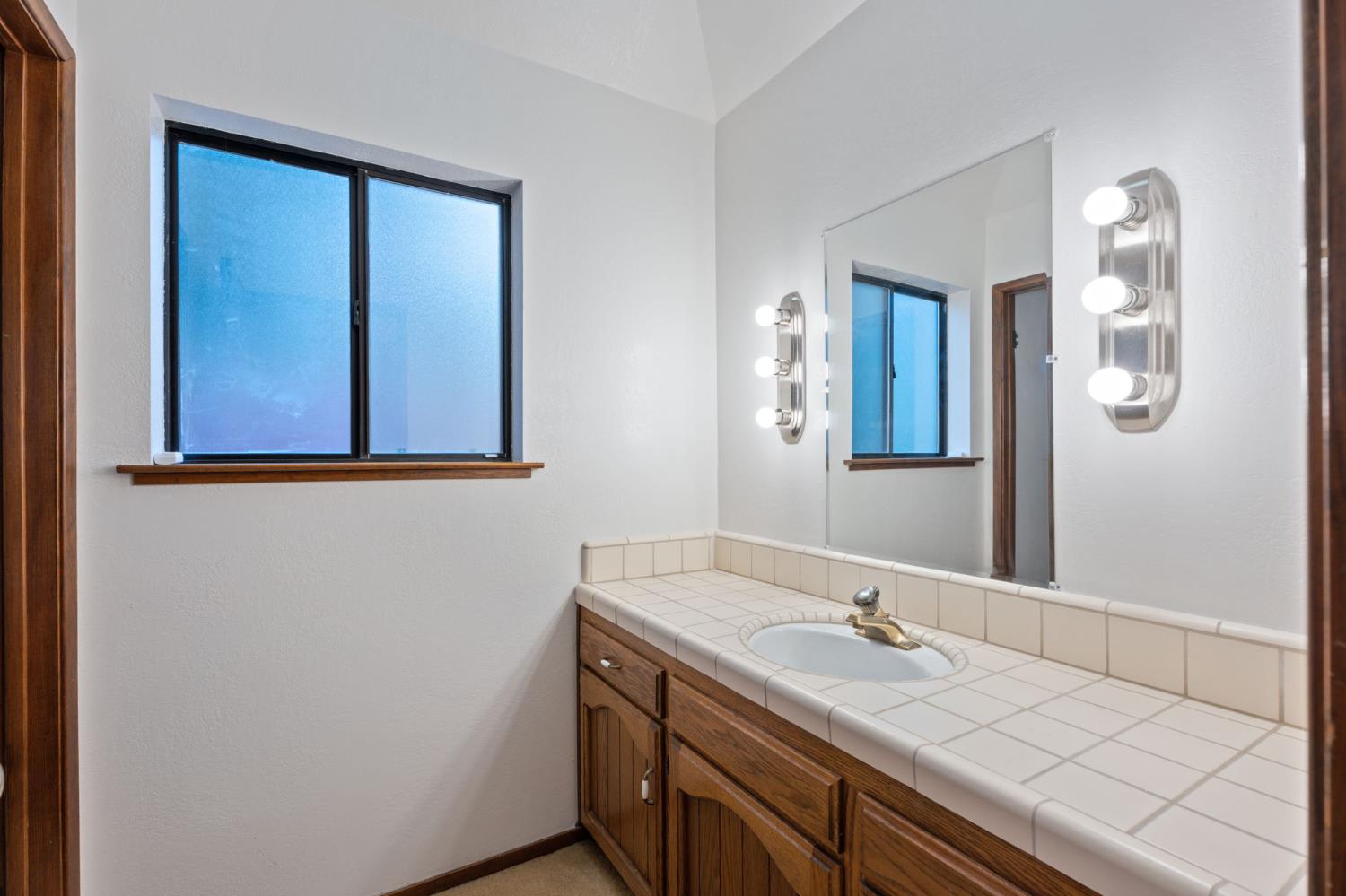 7442 N Tahan Ave, Fresno, CA 93711