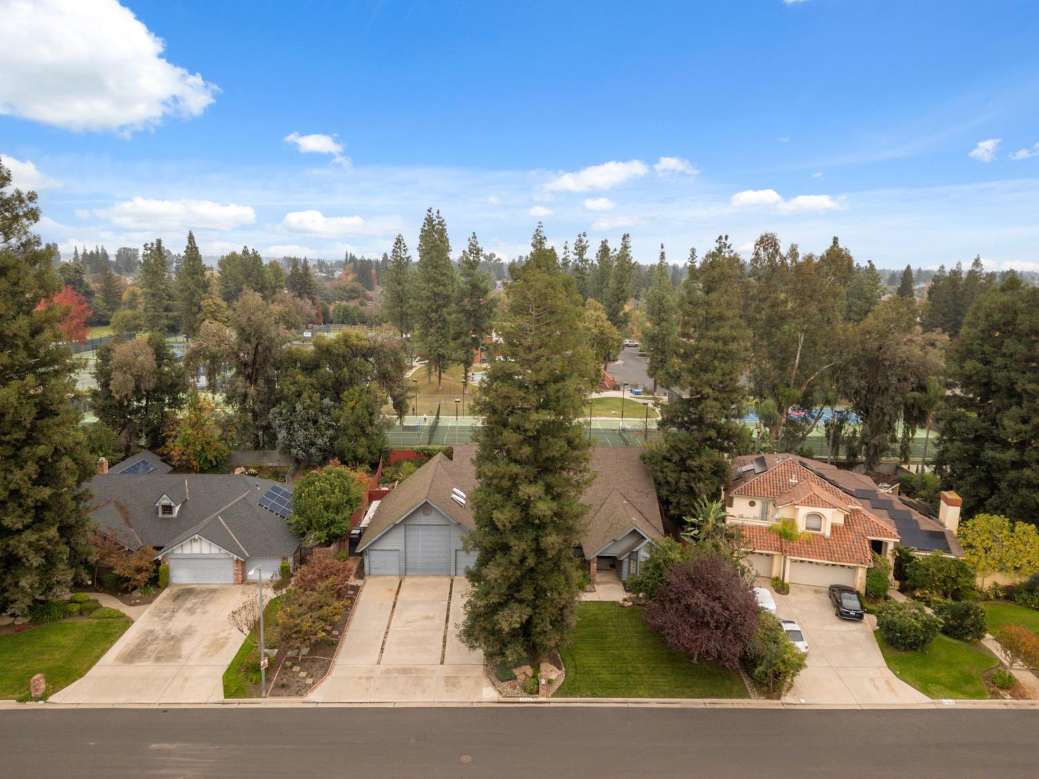 7442 N Tahan Ave, Fresno, CA 93711