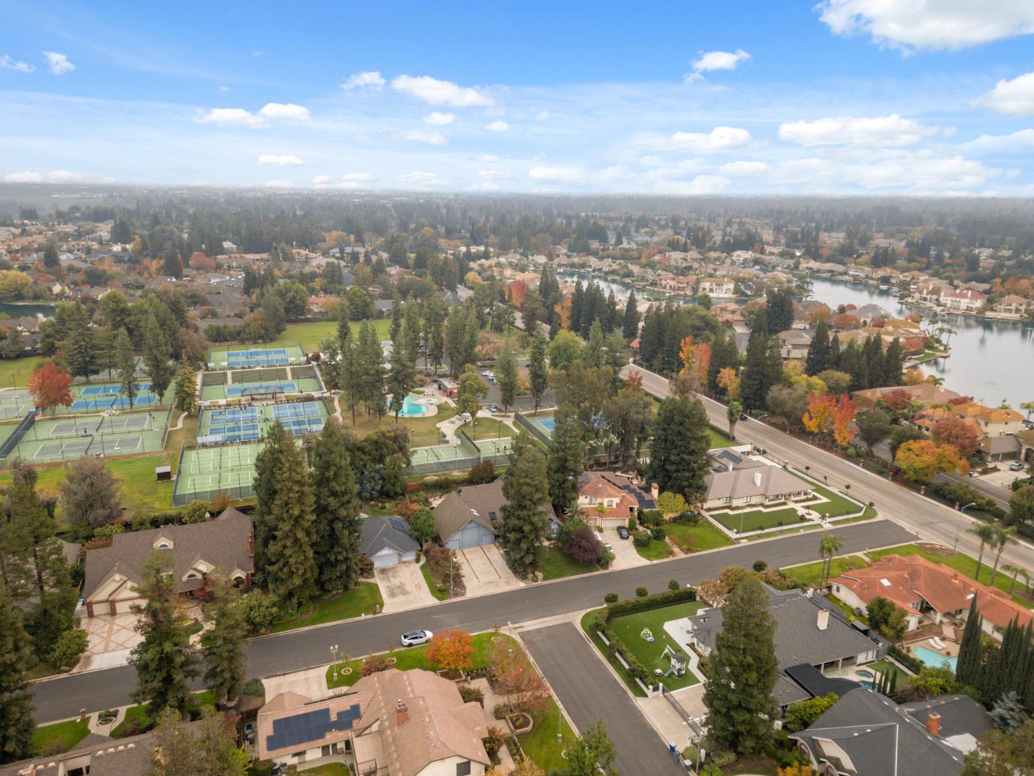 7442 N Tahan Ave, Fresno, CA 93711