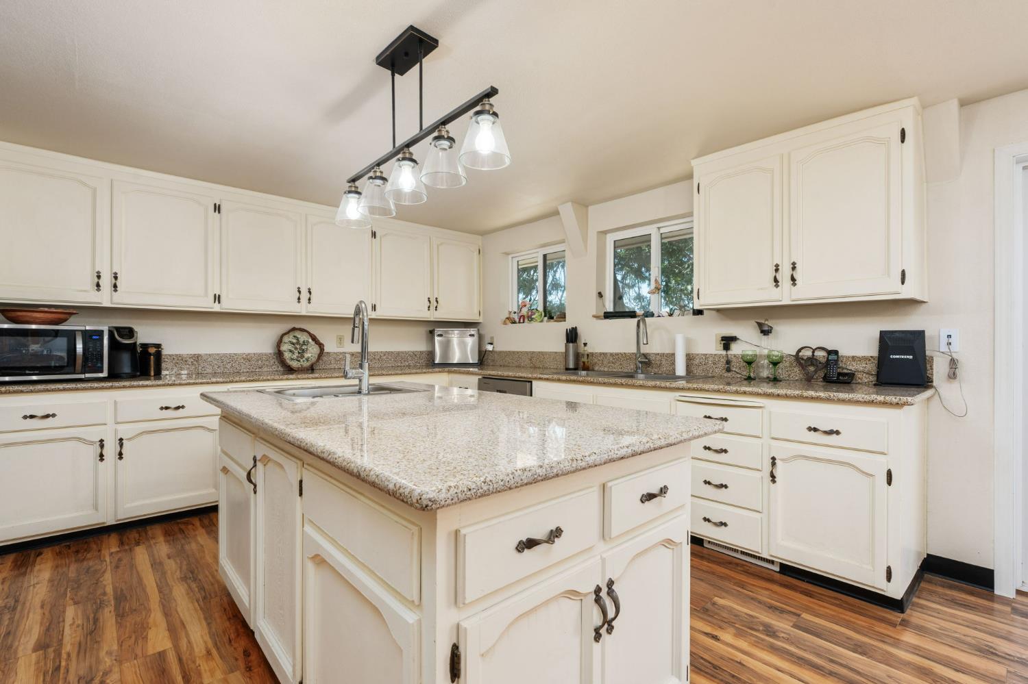 38303 Woodland Rd, Shaver Lake, CA 93664