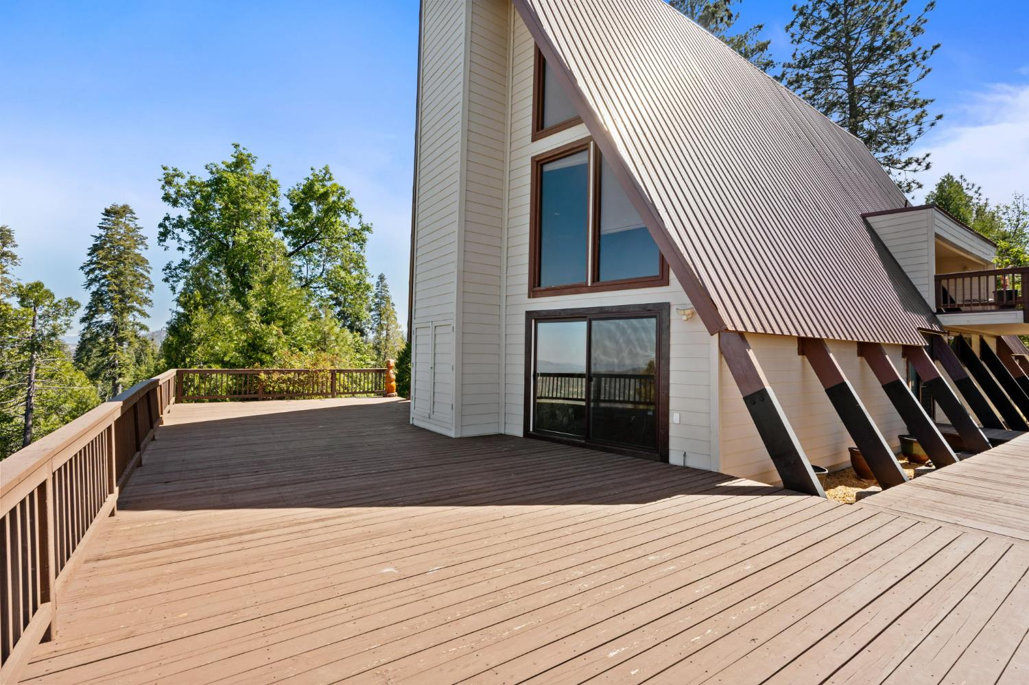 38303 Woodland Rd, Shaver Lake, CA 93664