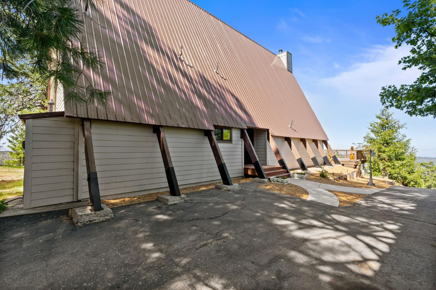 38303 Woodland Rd, Shaver Lake, CA 93664