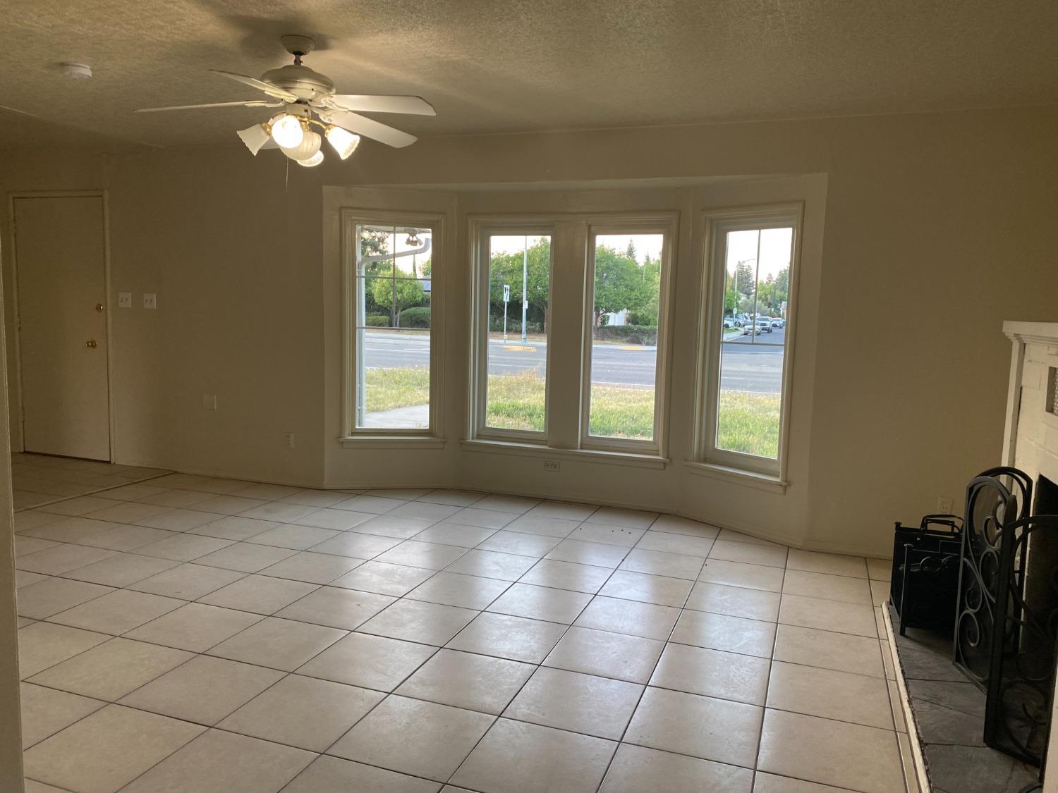 1916 Ashlan, Clovis, CA 93611