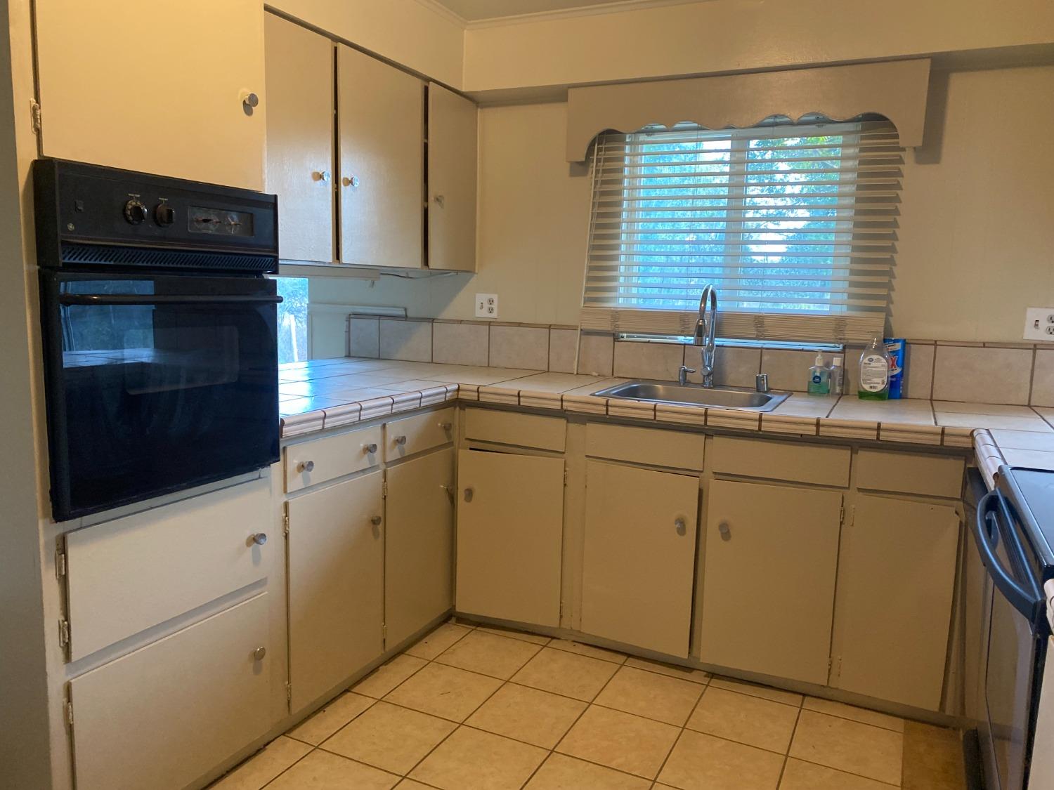 1916 Ashlan, Clovis, CA 93611