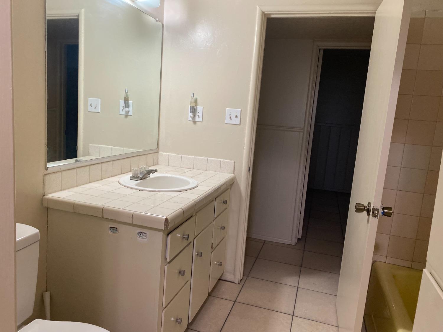 1916 Ashlan, Clovis, CA 93611