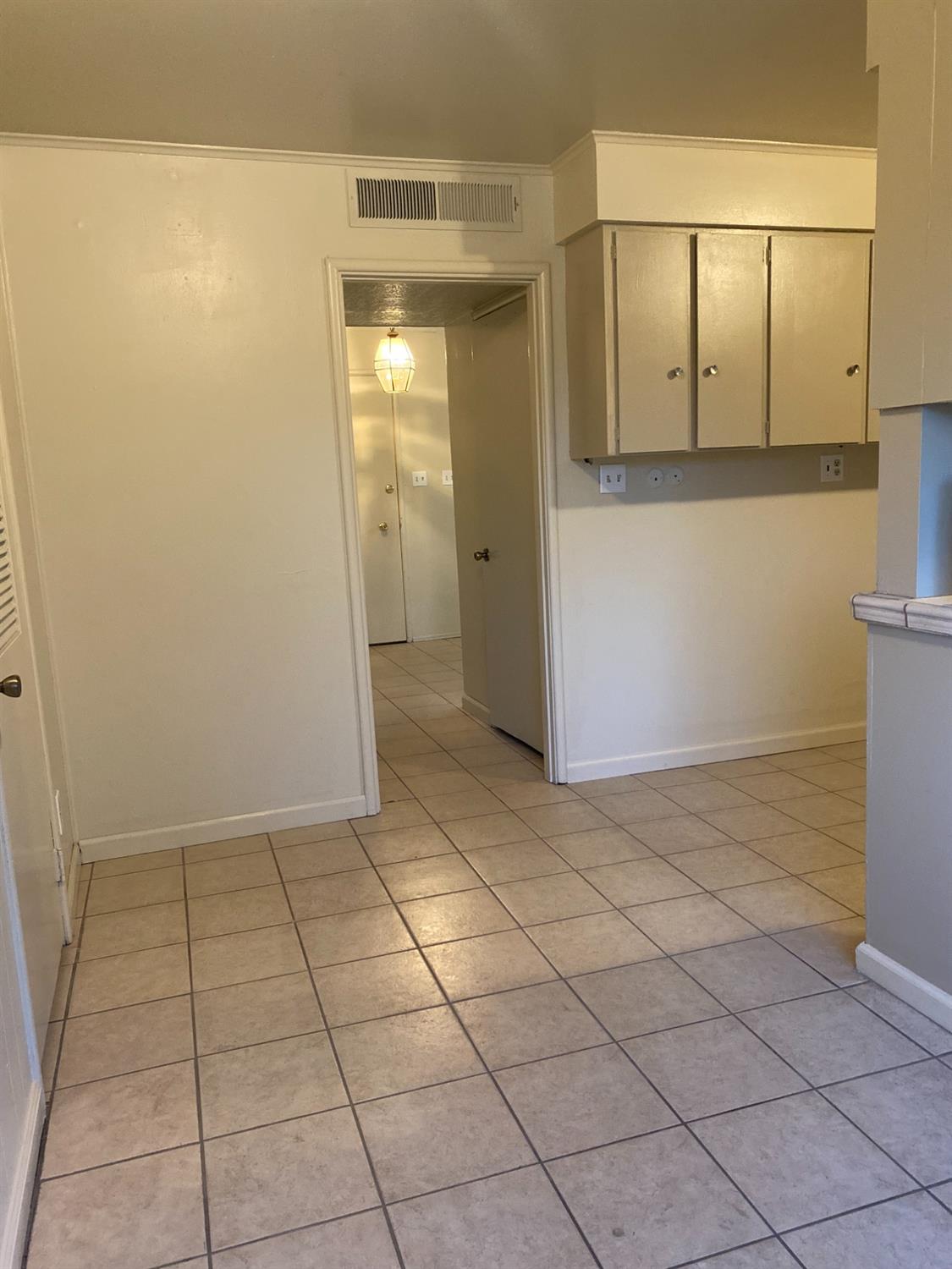 1916 Ashlan, Clovis, CA 93611