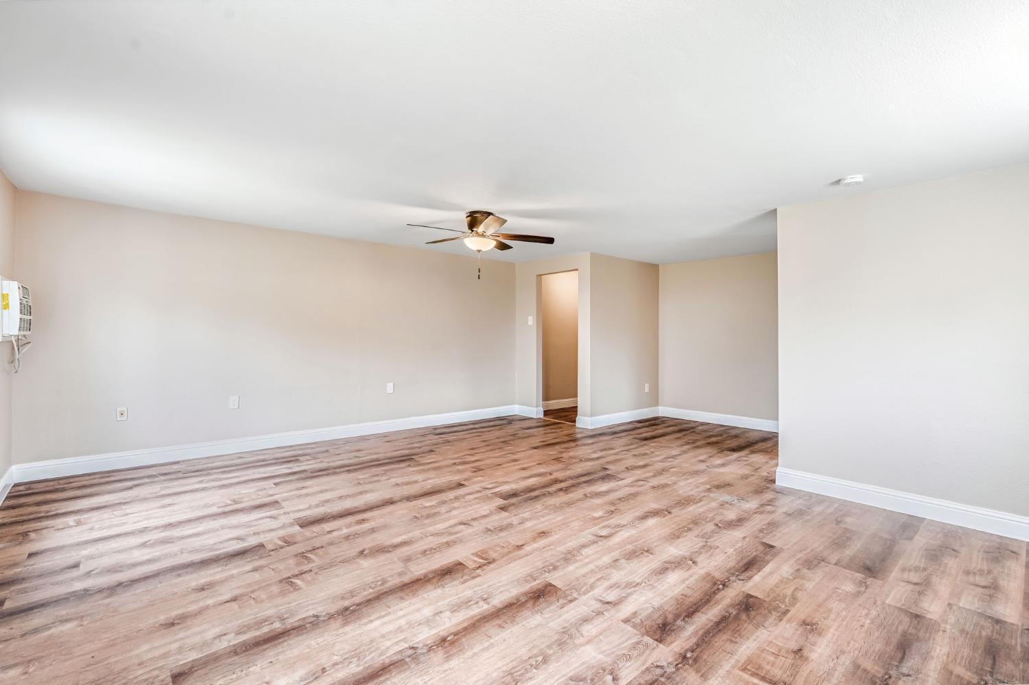 1802 Mckinley Ave, Hanford, CA 93230