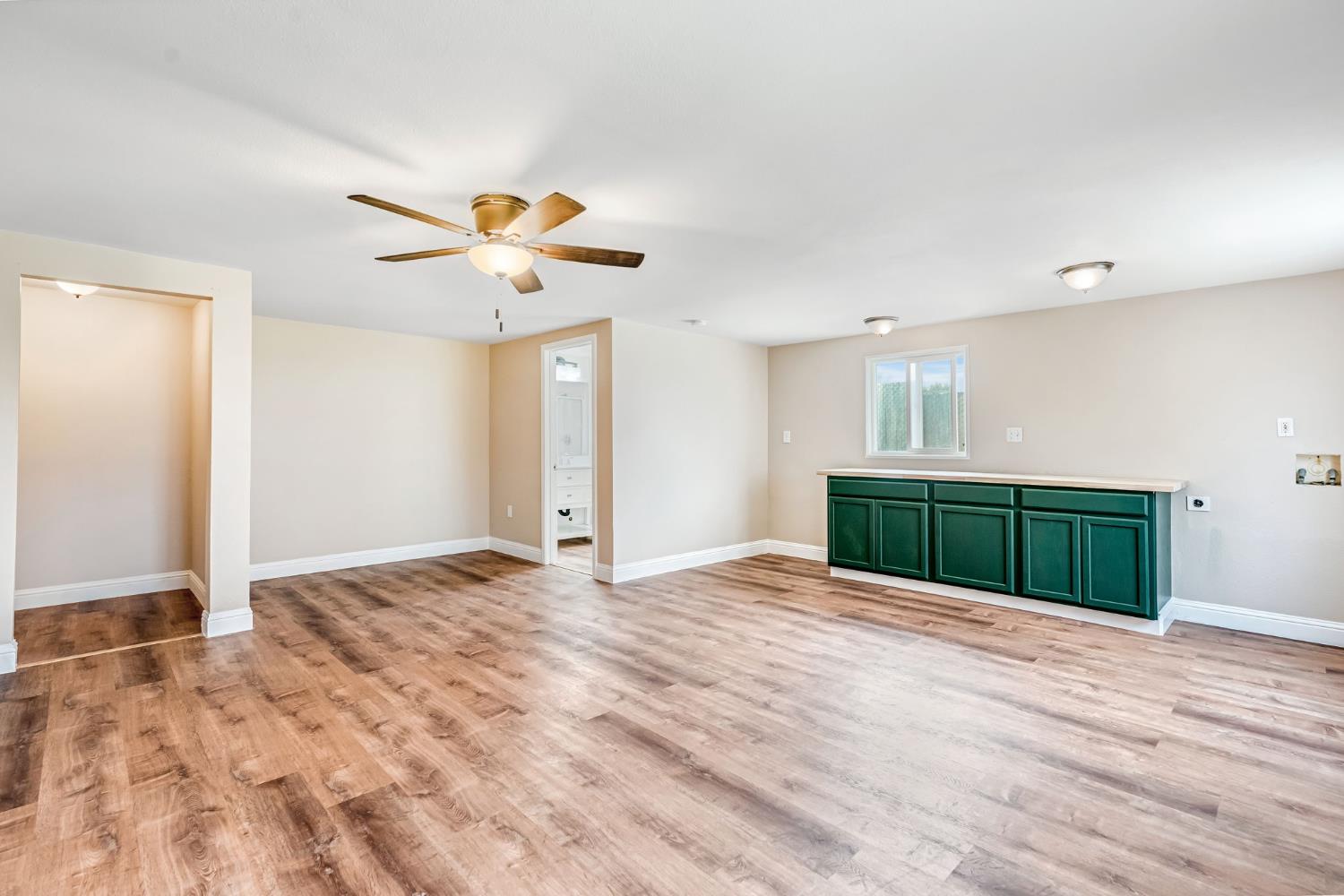 1802 Mckinley Ave, Hanford, CA 93230