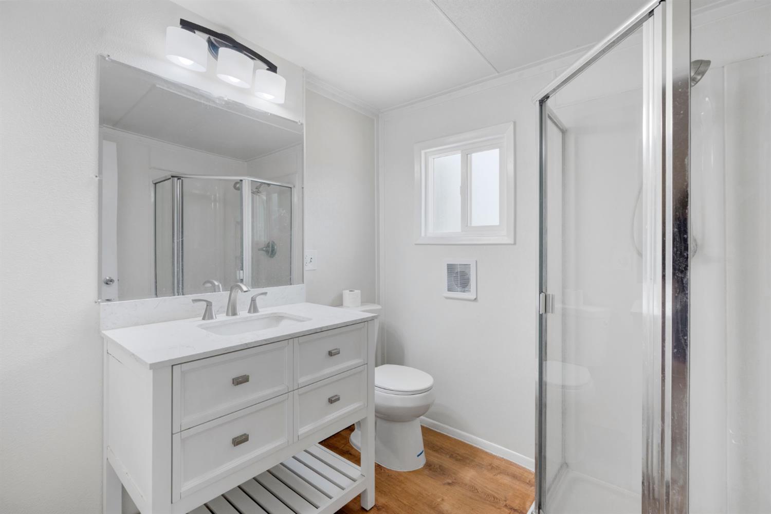 1802 Mckinley Ave, Hanford, CA 93230