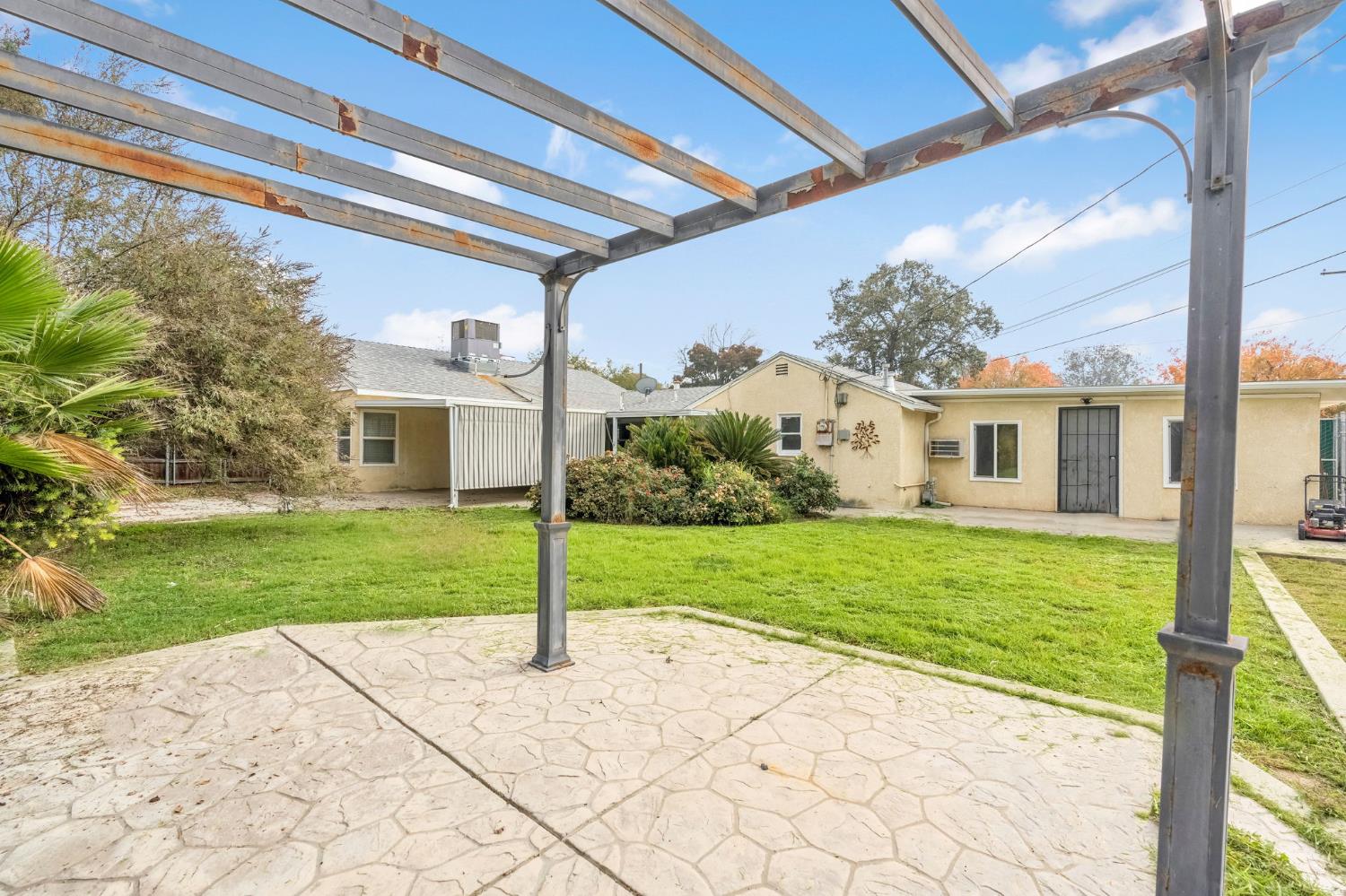 1802 Mckinley Ave, Hanford, CA 93230