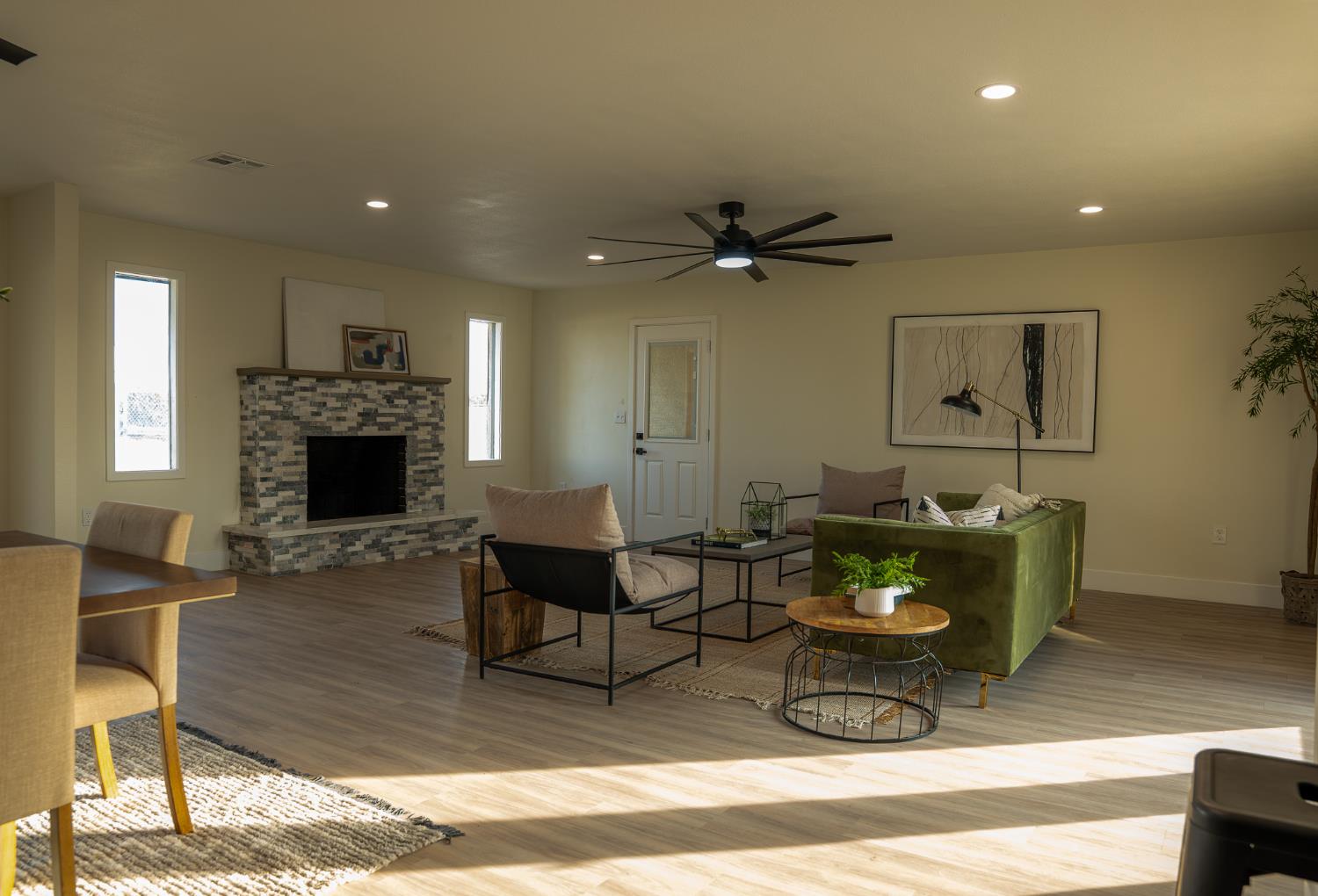 827 N Mccall Ave, Sanger, CA 93657