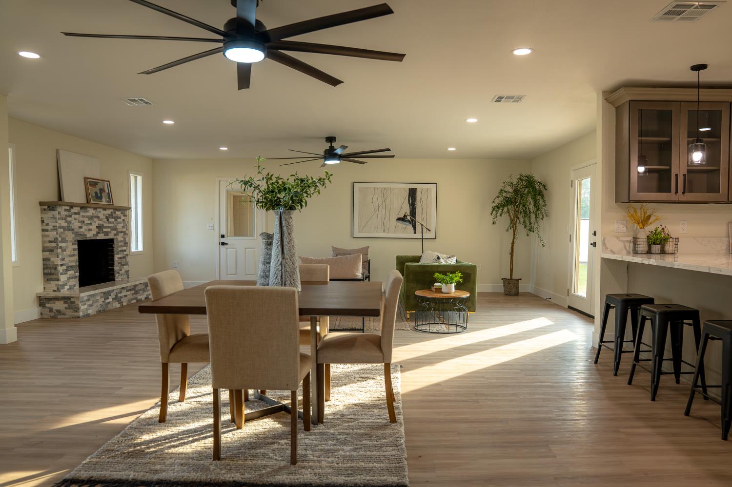 827 N Mccall Ave, Sanger, CA 93657