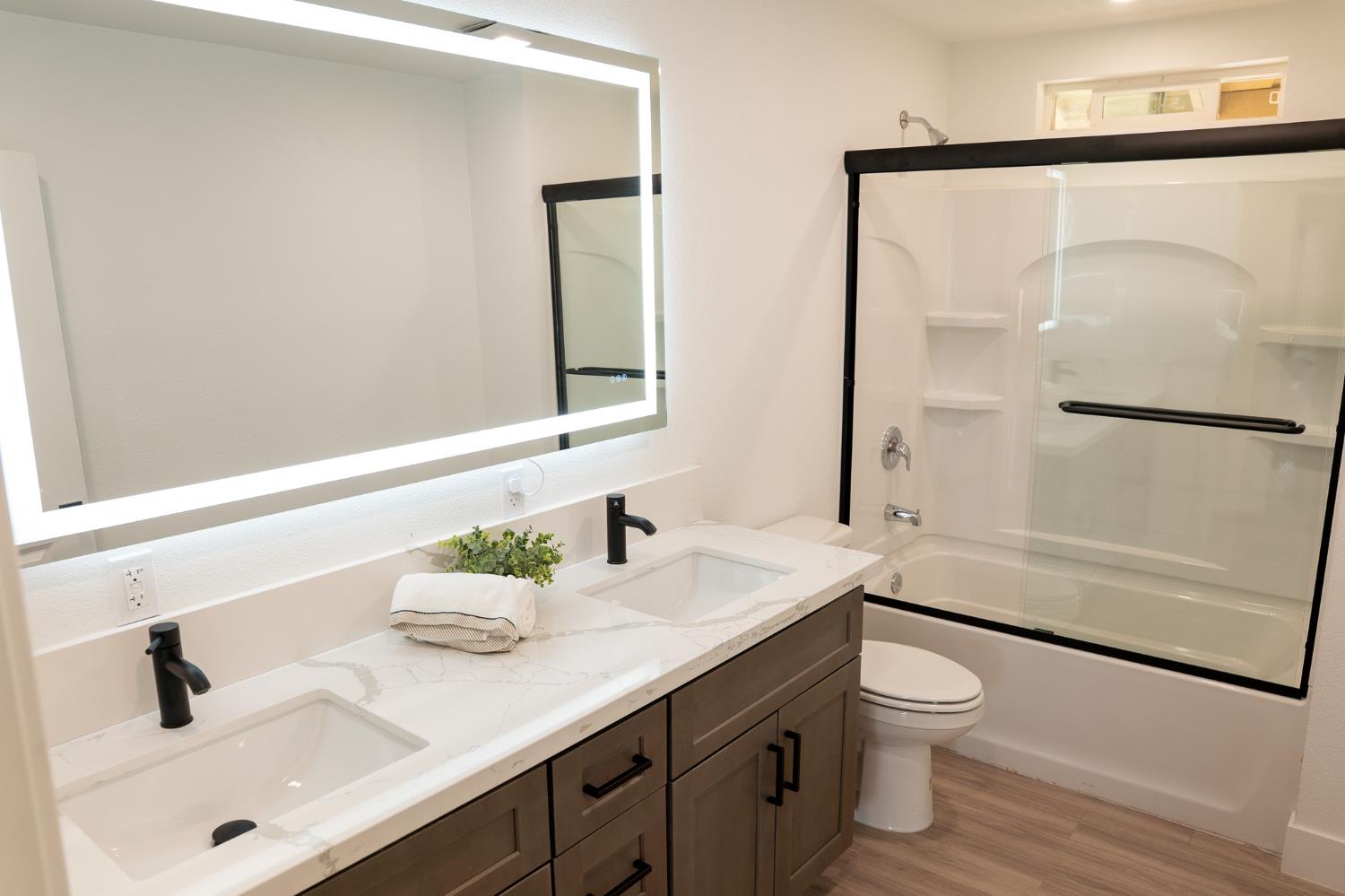 827 N Mccall Ave, Sanger, CA 93657