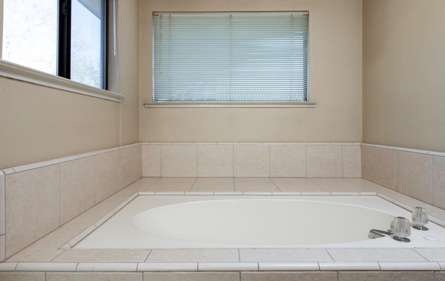 2890 Huntington Blvd #110, Fresno, CA 93721