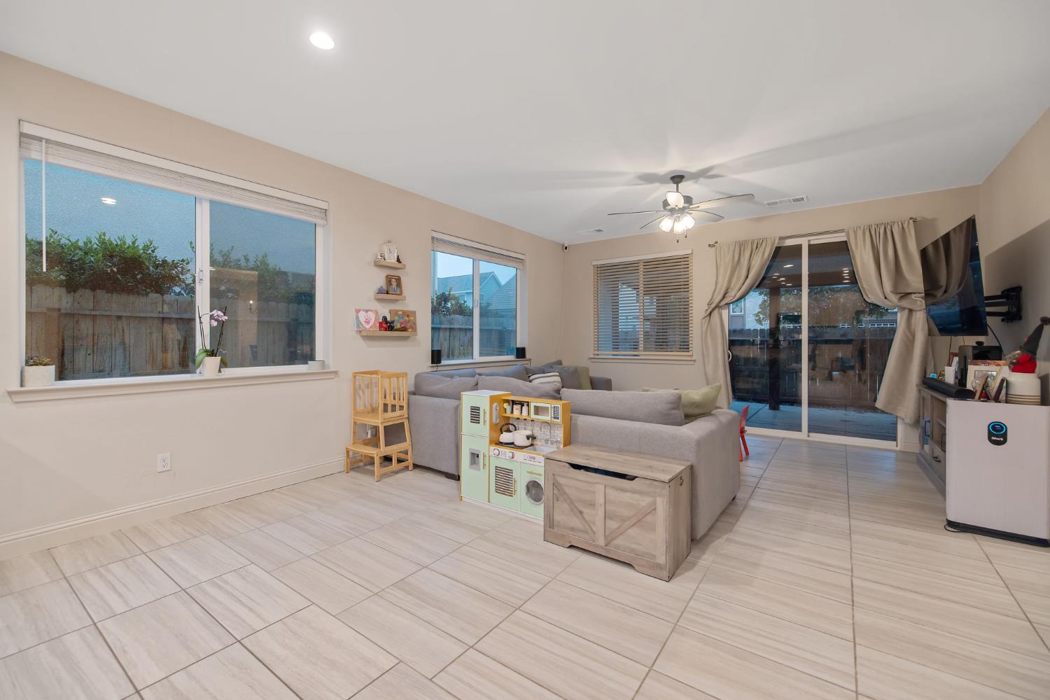 3433 W Milan Ave, Visalia, CA 93277