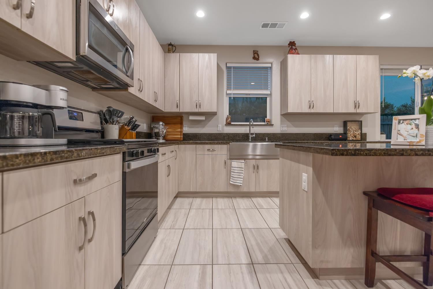 3433 W Milan Ave, Visalia, CA 93277