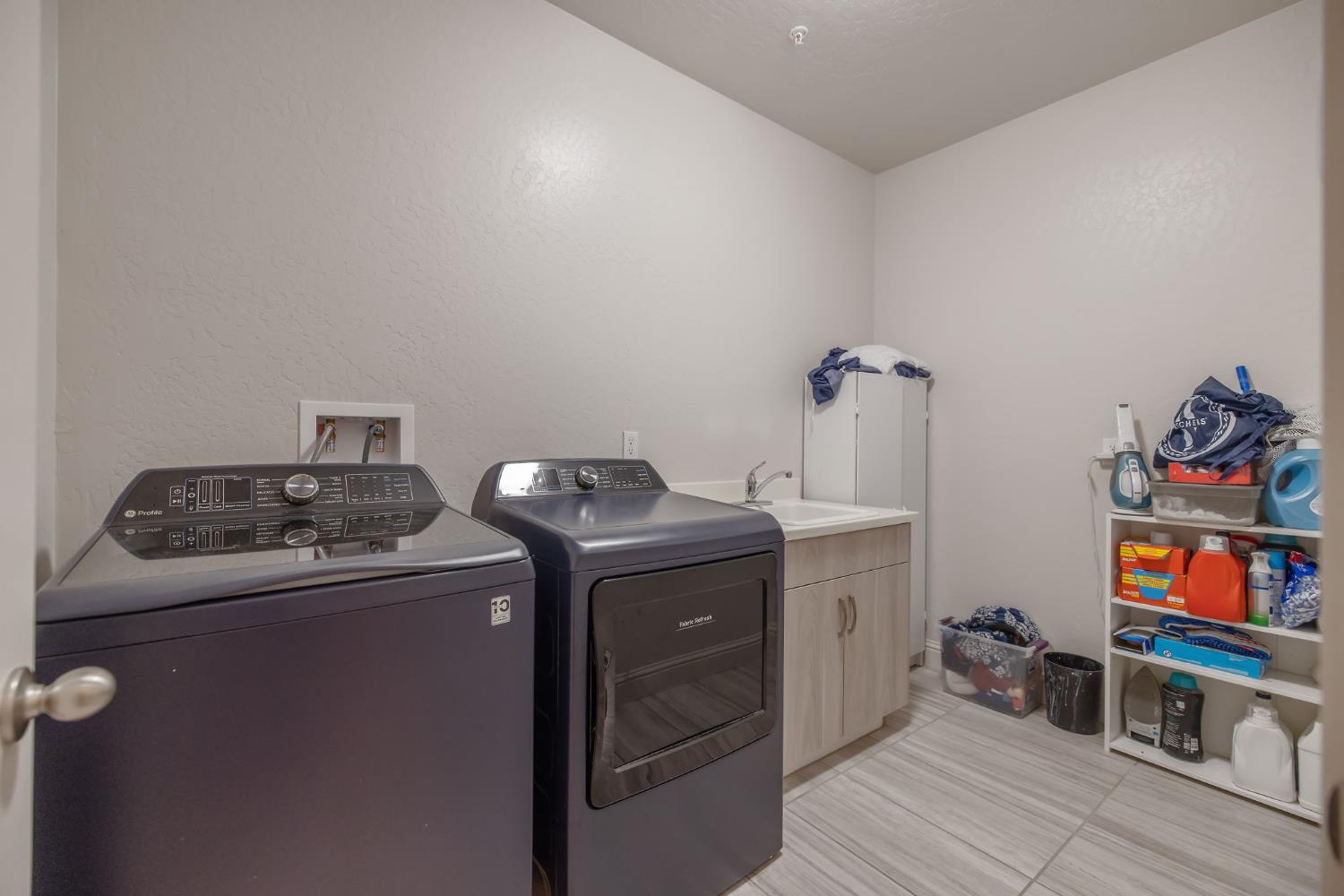 3433 W Milan Ave, Visalia, CA 93277