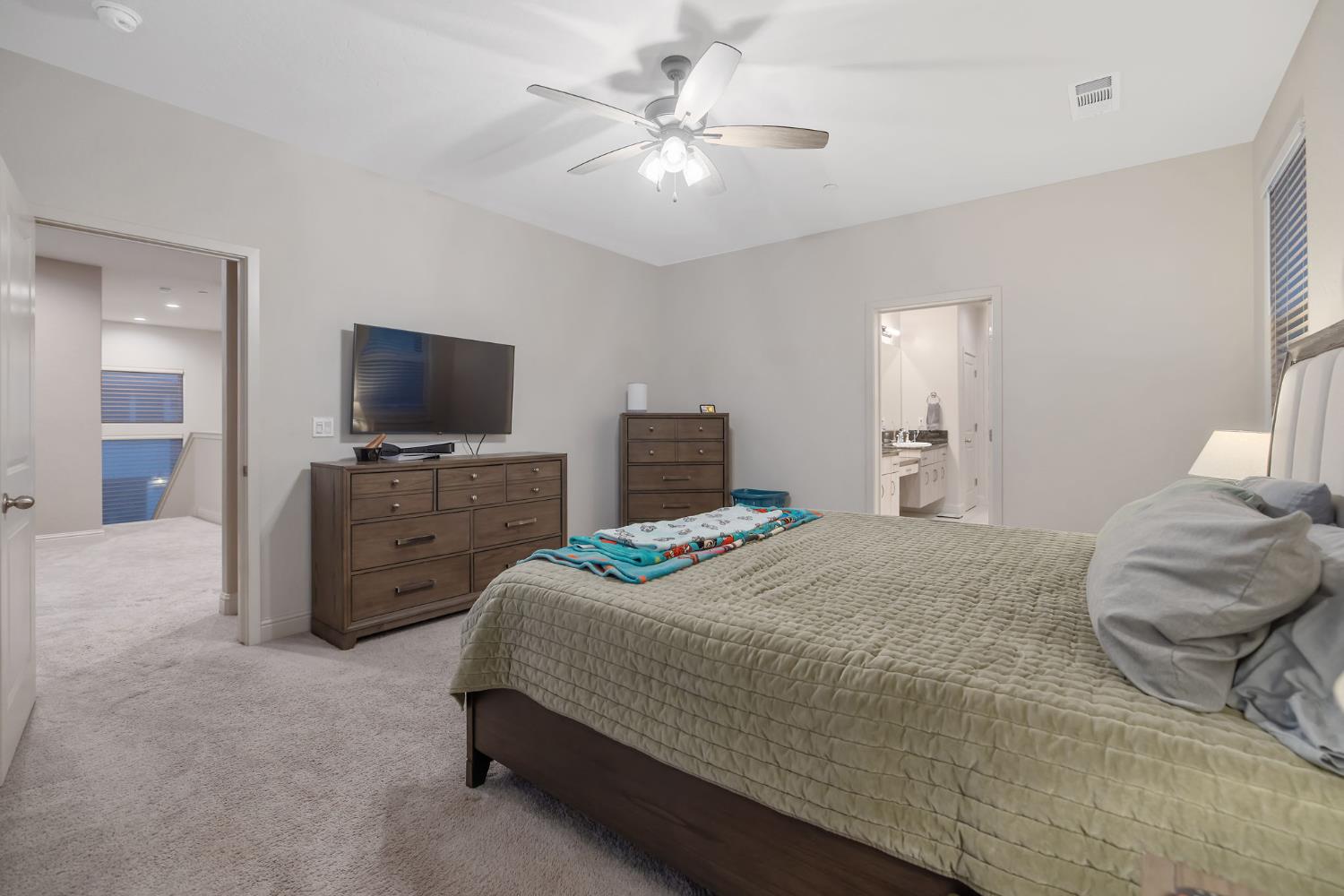 3433 W Milan Ave, Visalia, CA 93277