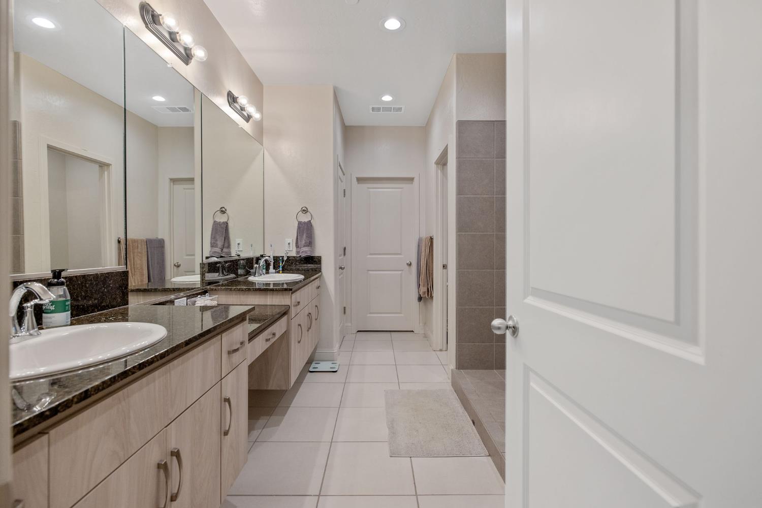 3433 W Milan Ave, Visalia, CA 93277