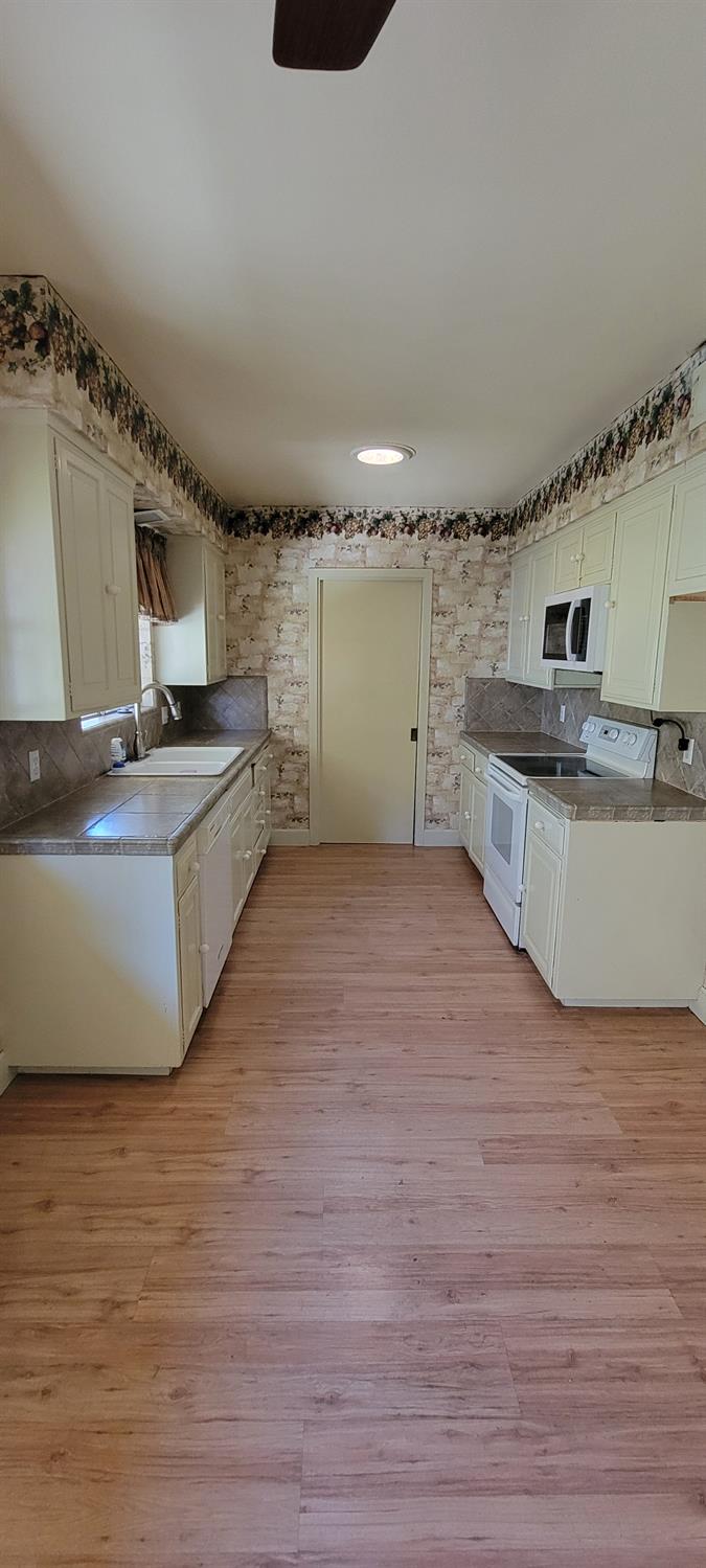 945 S Clovis Ave #H, Fresno, CA 93727