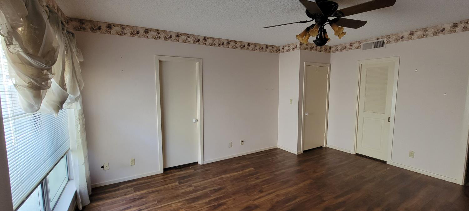 945 S Clovis Ave #H, Fresno, CA 93727