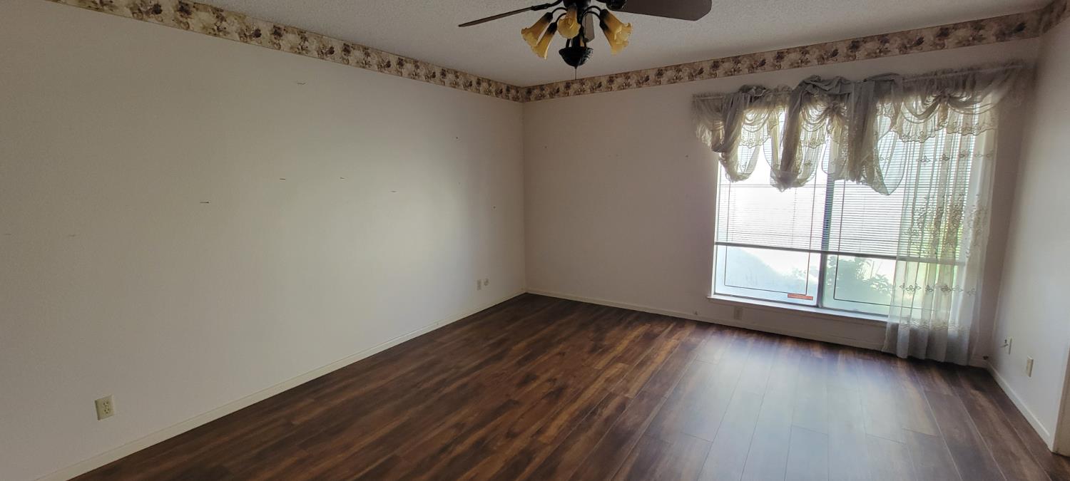 945 S Clovis Ave #H, Fresno, CA 93727