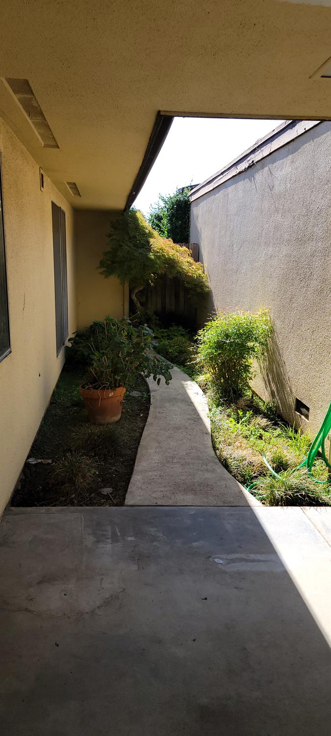 945 S Clovis Ave #H, Fresno, CA 93727