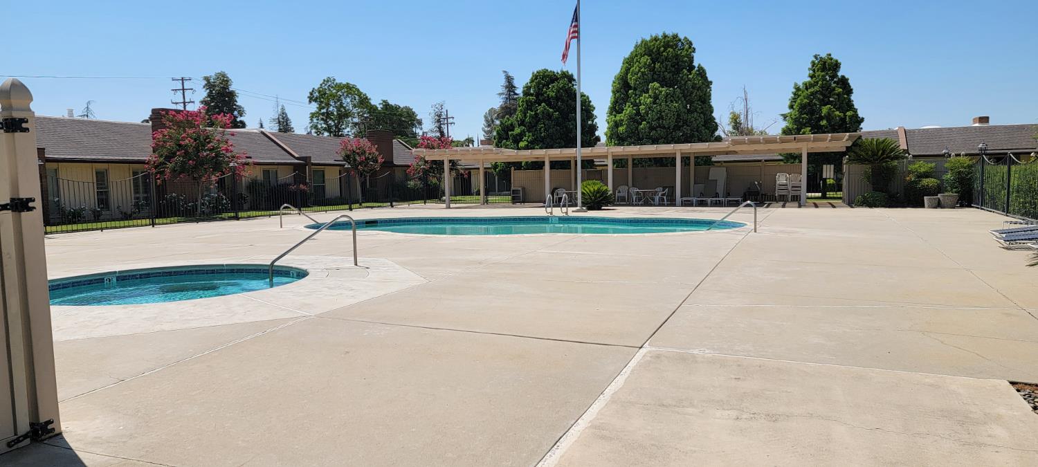 945 S Clovis Ave #H, Fresno, CA 93727