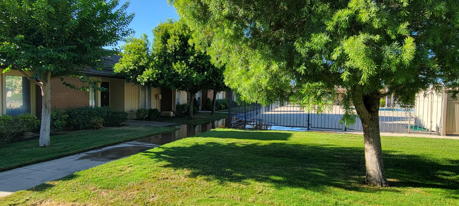 945 S Clovis Ave #H, Fresno, CA 93727