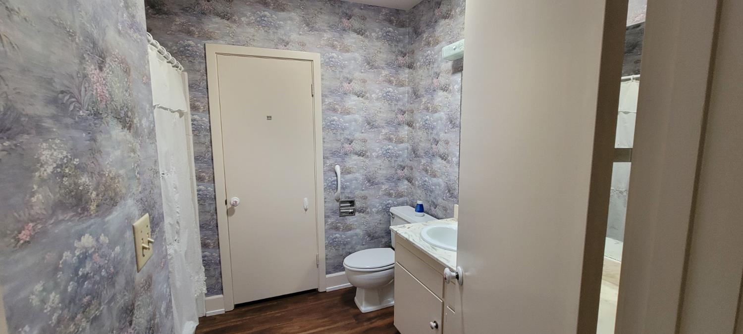 945 S Clovis Ave #H, Fresno, CA 93727