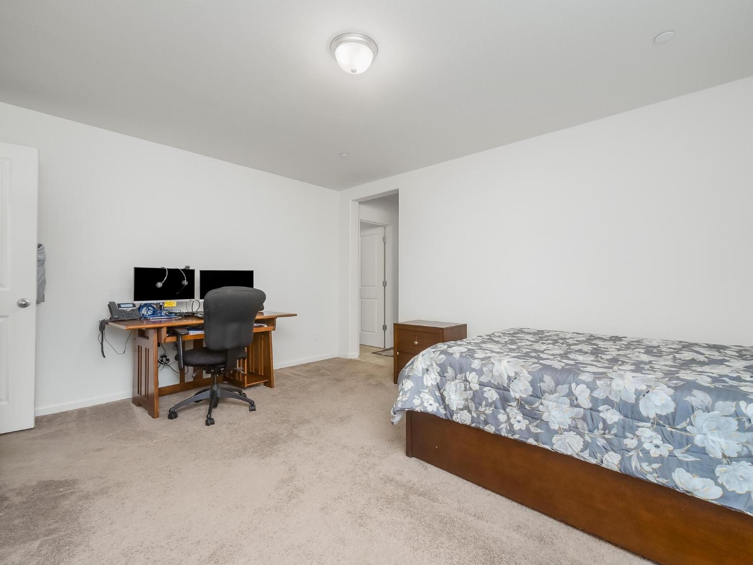 6280 E Valley Edge Dr, Fresno, CA 93727