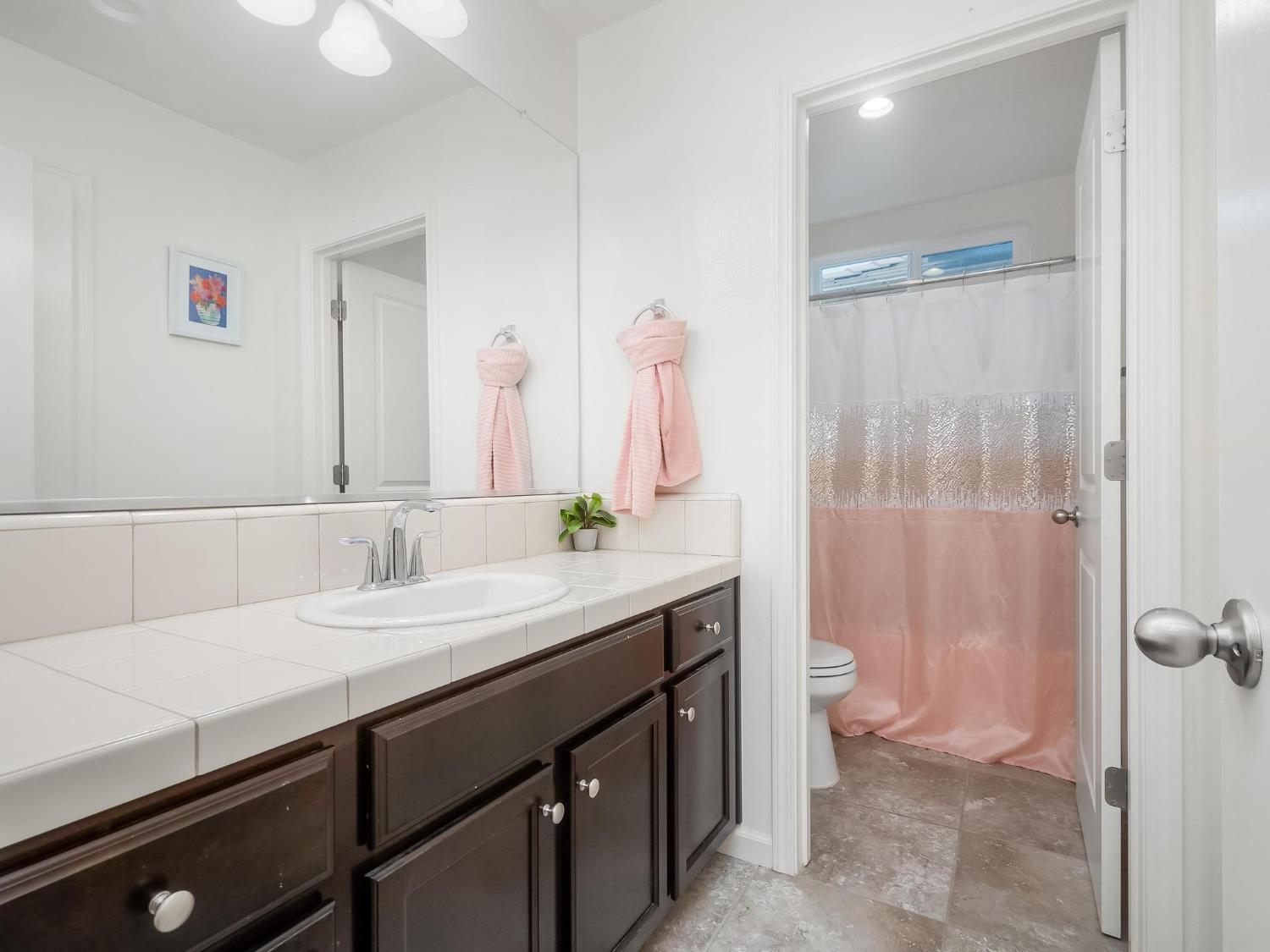 6280 E Valley Edge Dr, Fresno, CA 93727