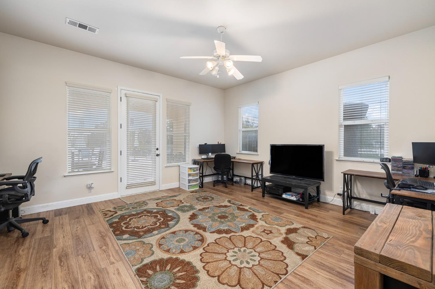 5180 E Copper, Clovis, CA 93619