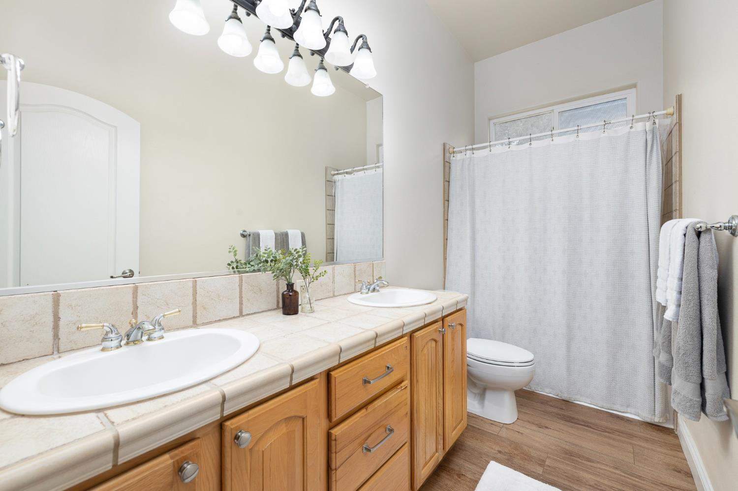 5180 E Copper, Clovis, CA 93619