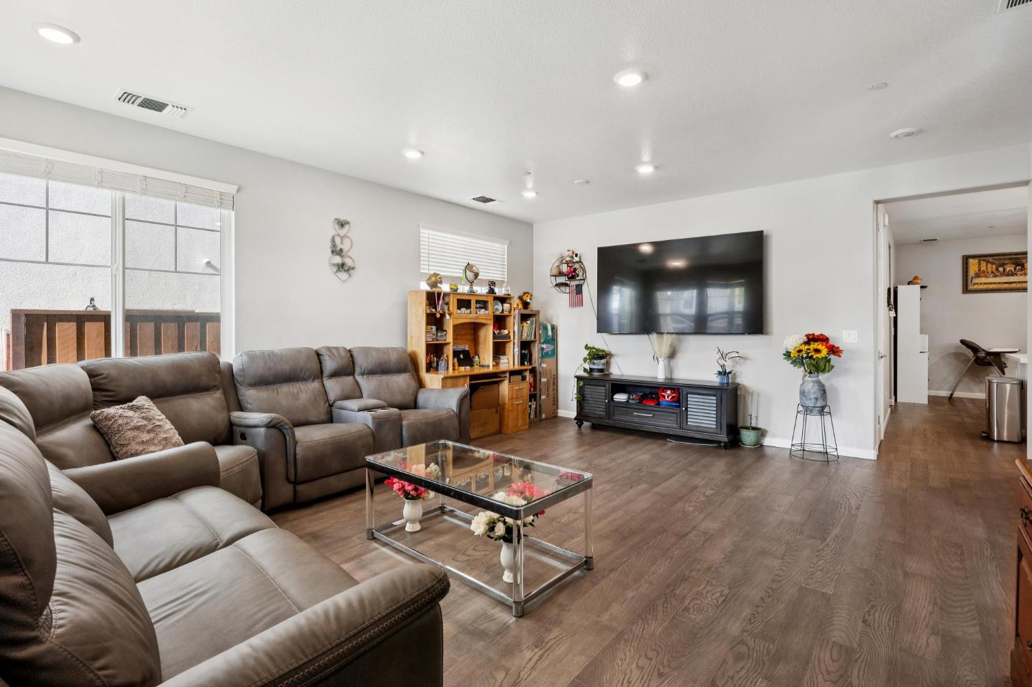 2070 Camden St, Hollister, CA 95023